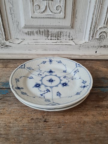 B&G Blue Fluted large cake plate no. 28 - 17,5 cm.