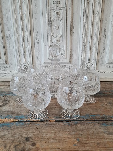 Set of 6 cognac glasses and decanter in cut crystal