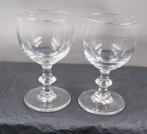 Berlinois glassware by Kastrup/Holmegaard, Denmark. Dessert wine glasses 10.5cm  
 
