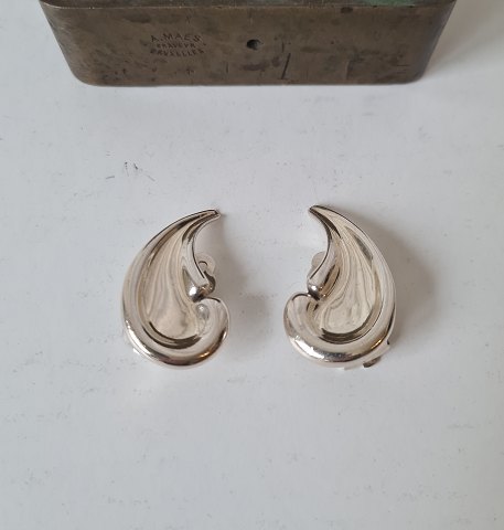 Pair of vintage earreclips in sterling silver