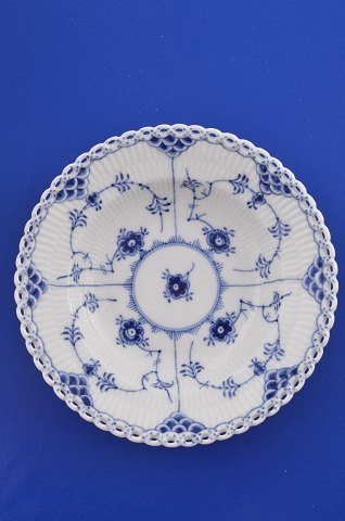 Royal Copenhagen
Blue fluted
full lace     Strawberry plate  1081