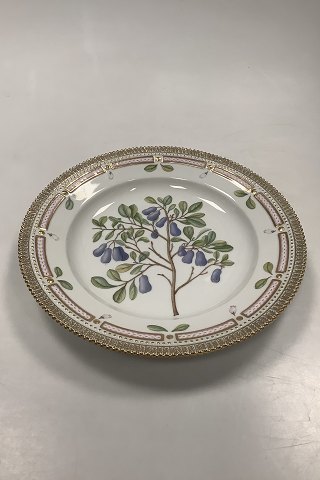 Royal Copenhagen Flora Danica Dinner Plate No. 624 ( 20 / 3549 )