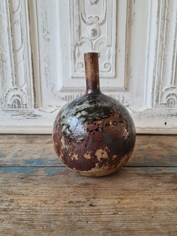 Conny Walther kugleformet vase med slank hals 17 cm.