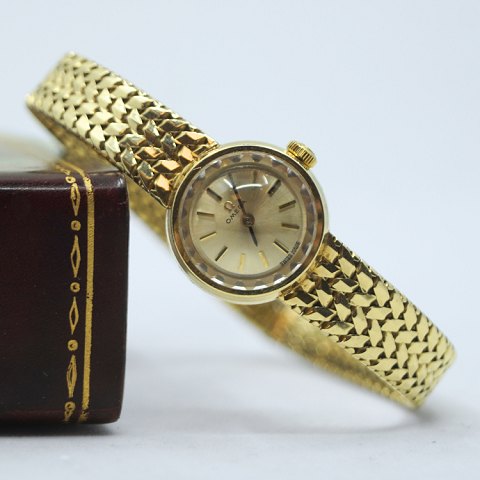 Pocket- and wrist watches