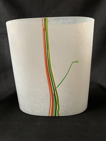 Kosta Boda Vase Rainbow serien
Høj 19 cm
Bred 9,8 cm
Lang 17,3 cm