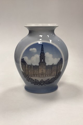 Royal Copenhagen Vase - Christiansborg Slot No. 3355