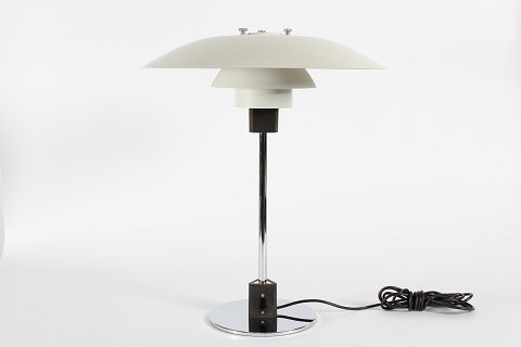 Poul Henningsen
PH bordlampe 4/3
m/hvide metalskærme