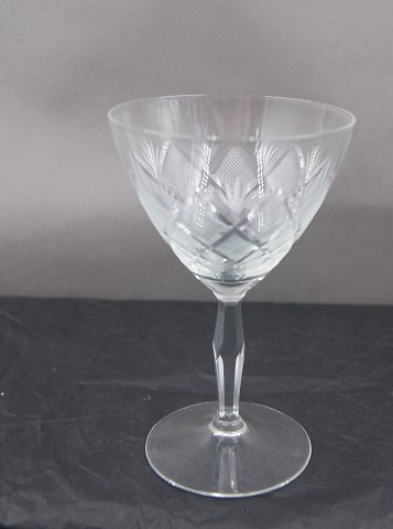 Vienna Antique or Wien Antik glassware with knob on cutted stem, by Lyngby 
Glass-Works, Denmark. Red wine glasses 13cm