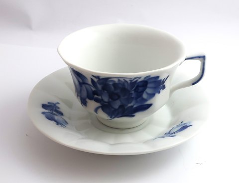 Königliches Kopenhagen. Blaue Blume, eckig. Teetasse / große Kaffeetasse. Modell 
8500. (1 Wahl)
