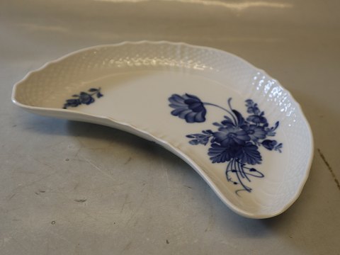 1713-10 Crescent shaped dish  21 cm Danish Porcelain Blue Flower curved 
Tableware

