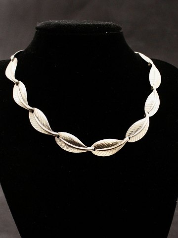 Neck jewellery