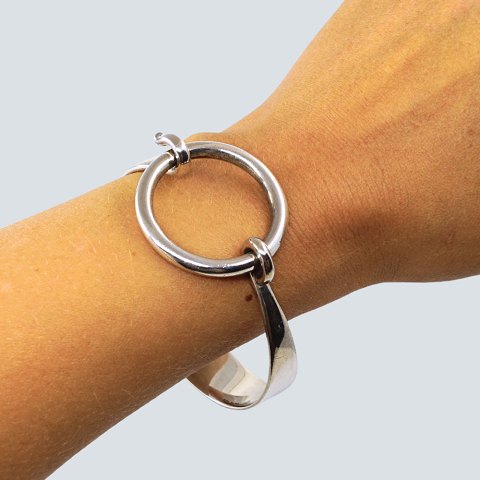 Hans Hansen; Armring i sterling sølv