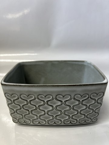 Bing & Grøndahl / Nissen, Cordial stentøj, Smørboks uden låg.Måler 6,5 x 12 cm.