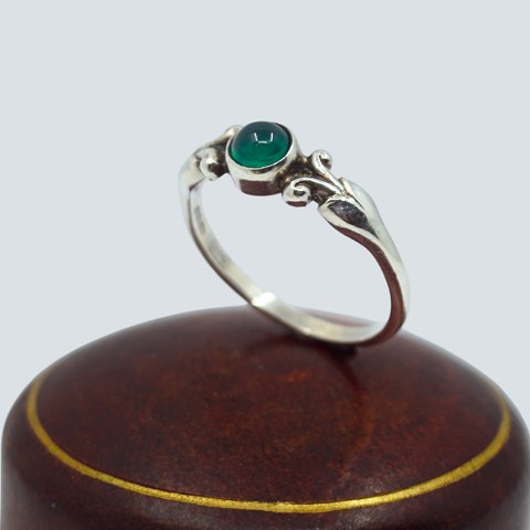 Georg Jensen; Ring af sterling sølv med krysopras, nr. 55