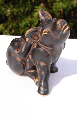 Royal Copenhagen figurine 21670 Cute Pig