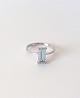Vintage ring i 18 kt hvidguld med smaragd sleben akvamarin