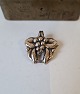 Vintage pendant / brooch in silver in the form of a bunch of grapes.