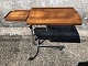 Kleiner Schreibtisch
Teakholz, Metallrahmen
450 DKK