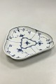 Royal Copenhagen Musselmalet Riflet Trekantet fad No 27
