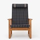 Børge Mogensen
BM 2254 - Reupholstered high-backed easy chair in oak with new cushions in 
Cotil (53932). KLASSIK offers upholstery of the chair with fabric or leather of 
your choice.
Availability: 6-8 weeks
Renovated
