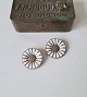 Anton Michelsen Margueritte - Daisy ear clip in gold-plated sterling silver and 
white enamel