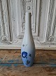 Lyngby vase dekoreret med blå snerle no. 126-16-36