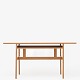 Mogens Koch / Rud. Rasmussen Snedkerier
Freestanding desk in oak with shelf underneath.
1 pc. in stock
Good condition
