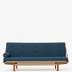 Poul Volther / Klassik Studio
Volther Daybed med stel i olieret egetræ og tekstil fra Kvadrat - 