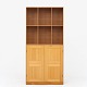 Mogens Koch / Rud. Rasmussen Snedkerier
Set on a cabinet and a bookcase and in patinated, solid elm on a base.
Please note that the images are sample photos and that you can choose the 
number of bookcases and/or cabinets. Our inventory status changes regularly, so 
please contact us for our current stock availability.
Contact us regarding stock
Good condition
