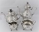 P. Hertz. Sølv kaffe-te service (830). Bestående af; Kaffekande, tekande, 
flødekande og sukkerskål. Højde på kaffekanden er 21 cm.
