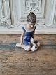 Lyngby figur - pige med hundehvalp no. 97