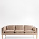Børge Mogensen / Fredericia Furniture
BM 2213 - Reupholstered 3-seater sofa in semi-aniline leather (Passion, colour: 
Sand).
ABOUT THE ITEM: This is an original 3-seater sofa by Børge Mogensen, produced 
by Fredericia Furniture. The sofa is second-hand, but has been reupholstered by 
our experienced upholstery workshop in Denmark. It appears as new and has a 
2-year warranty. It is offered with l