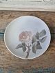 Royal Copenhagen Art Nouveau vægtallerken dekoreret med rose
No. 81/1120