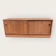 Niedriges Sideboard/Schrank mit abnehmbarem Sockel.
975 DKK