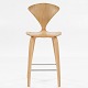 Cherner Bar Stool in white oiled oak.
Today, the Cherner chair is considered a modern icon in furniture design. The 
chair was designed in 1958 by influential American architect Norman Cherner. It 
achieved celebrity status in his home country when his namesake, the popular 
painter Norman Rockwell, depicted it in his painting, The Artist at Work, three 
years later.
The chair is available in se