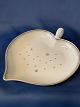 Leaf-shaped Dish #Mælkevej
Bing and Grondahl
Deck no. 199
Measures 20.5 cm in