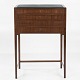 Frits Henningsen / Frits Henningsen
Writing desk in mahogany. Four drawers with profile and top with new black 
leather.
1 pc. in stock
Good condition
