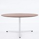 Arne Jacobsen / Fritz Hansen
Round coffee table in rosewood on steel base with three feet.
1 pc. in stock
Good, used condition
