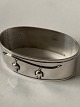 Napkin ring Silver.
Stamp: Three Towers.
Size 1.9 x ø 5.1 cm.