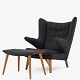Hans Wegner / AP Stolen. 
AP 19 - Nybetrukket Bamsestol i nyt Hallingdal-65 uld m. skammel.(farvekode 
173).
Leveringstid: 6-8 uger
