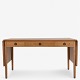 Hans Wegner / Andreas Tuck.
AT 305 - Desk in oak with flaps and three drawers.
1 pc. in stock
