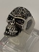 Silver ring in the shape of a skull with black stones
Size 54.