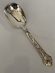 Serving spoon in silver.
Length 21 cm.
Produced Year.1956