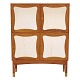 Walnussfurnierter Schrank von Jens Ingvard, Jensen, Odense um 1948. H: 156cm. B: 
120cm. T: 42cm