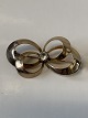 8 Karat gold, brooch with clear stone
Measures 3.6 x 1.9 cm.