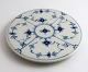 Royal Copenhagen. Musselmalet, riflet. Bordskåner. Model 2058. Diameter 15 cm. 
(1 sortering)