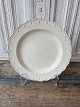Engelsk Creamware tallerken dekoreret med fjerkant i relief 24,5 cm.