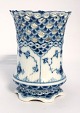 Royal Copenhagen. Musselmalet, helblonde. Vase. Model 1016. Højde 11 cm. (3 
sortering)