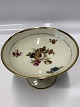 KPM Rosenborg konfektskål på høj fod, 
Måler 15 x 11 cm.