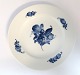 Royal Copenhagen. Blå blomst, flettet. Flad tallerken. Model 8096. Diameter 23 cm. (1 sortering)